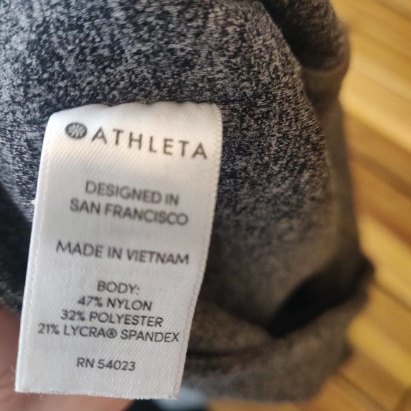 Athleta Women's Athletic Leggings Gray Size M Cropped Activewear. - Picture 7 of 7